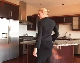 Darryl blir hennes bara desserter för att vara en bra milf