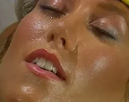 Candi evans arbetande ute