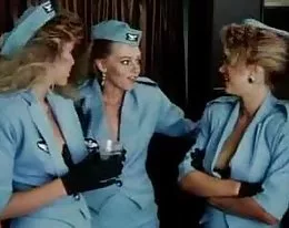 flygvärdinna blir spikade